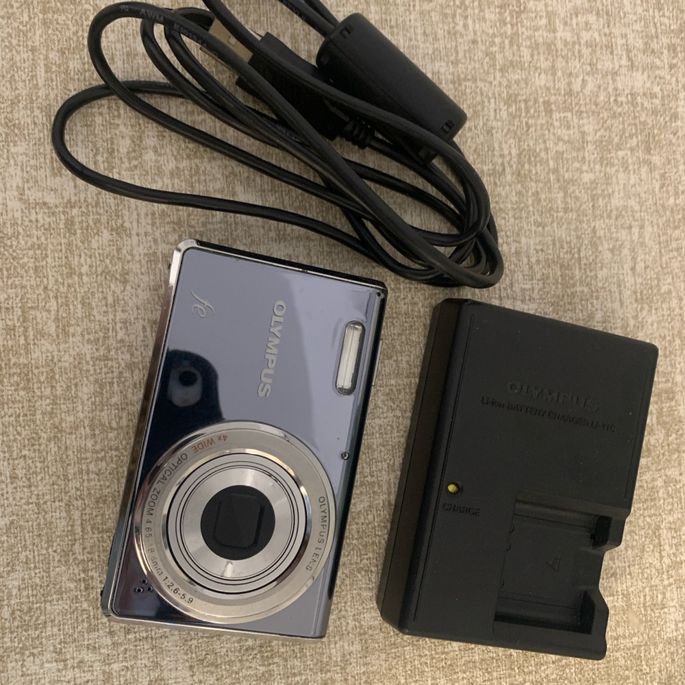 Olympus Sleek Silver Digital Camera with Charger